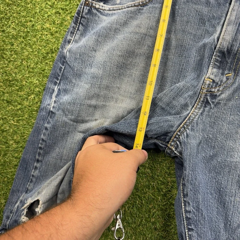 Levis shop confidence